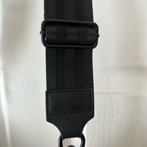 Think Royln Elton Black Quilted Large Crossbody Hobo Bag with adjustable Strap - Picture 3 of 7